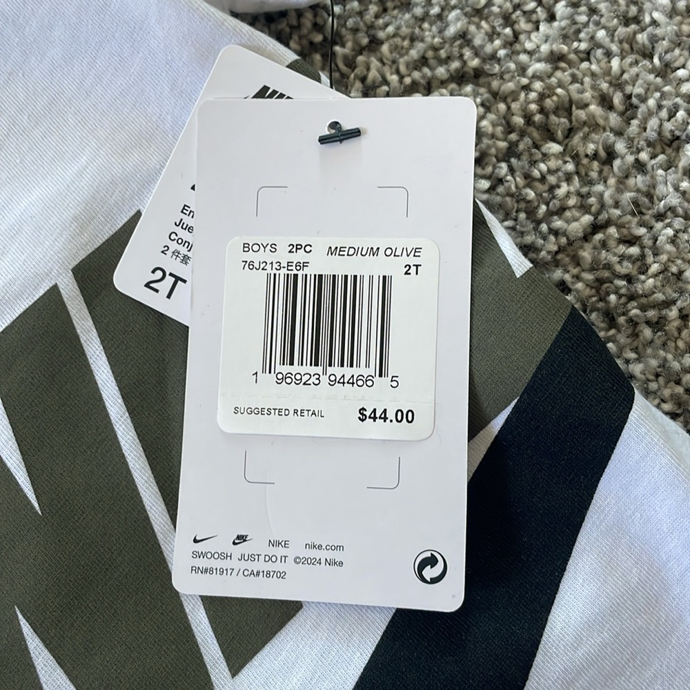 NEW! NIKE WHITE AND GREEN 2-PIECE T-SHIRT & SHORTS SET. SIZE 2T. BOYS. - Picture 8 of 8
